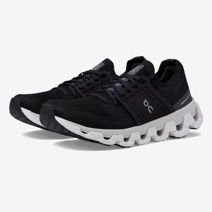 NWOT On cloudswift shoes 9.5